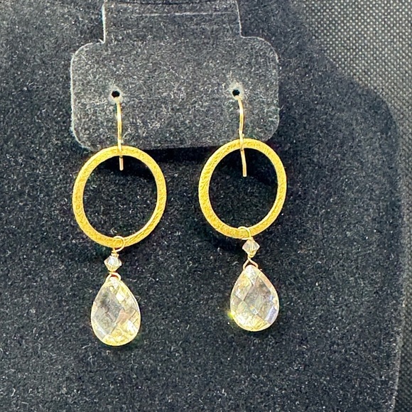 New handcrafted Sundance charm Antique Gold Finished clear quartz bezel Earrings - Picture 7 of 8